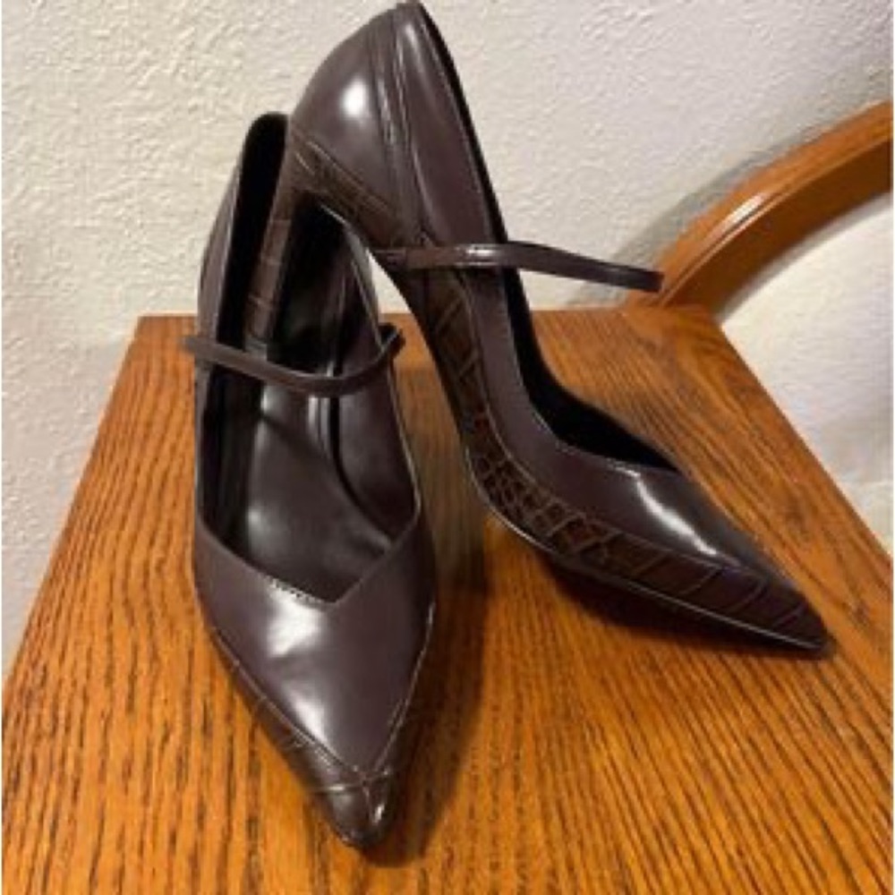 Charles & Keith Burgundy Croc Pumps size 8.5